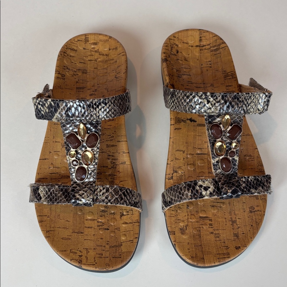 Vionic Viviana Tan and Black Sandals. Size 8 - Picture 2 of 6